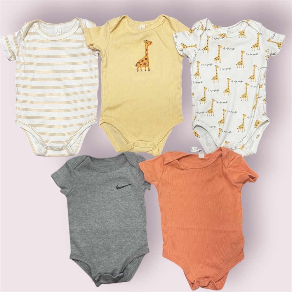 Nike & Liam & James Baby Bodysuit Bundle |‎ 6–9M | Giraffe + Neutrals